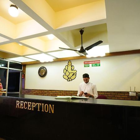 Hotel Gaurab Near Paltan Bazaar デヘラードゥーン エクステリア 写真