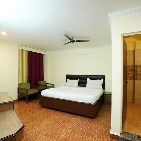 Hotel Gaurab Near Paltan Bazaar デヘラードゥーン エクステリア 写真