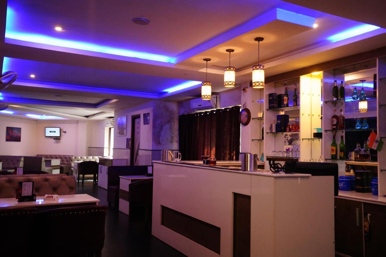 Hotel Gaurab Near Paltan Bazaar デヘラードゥーン エクステリア 写真