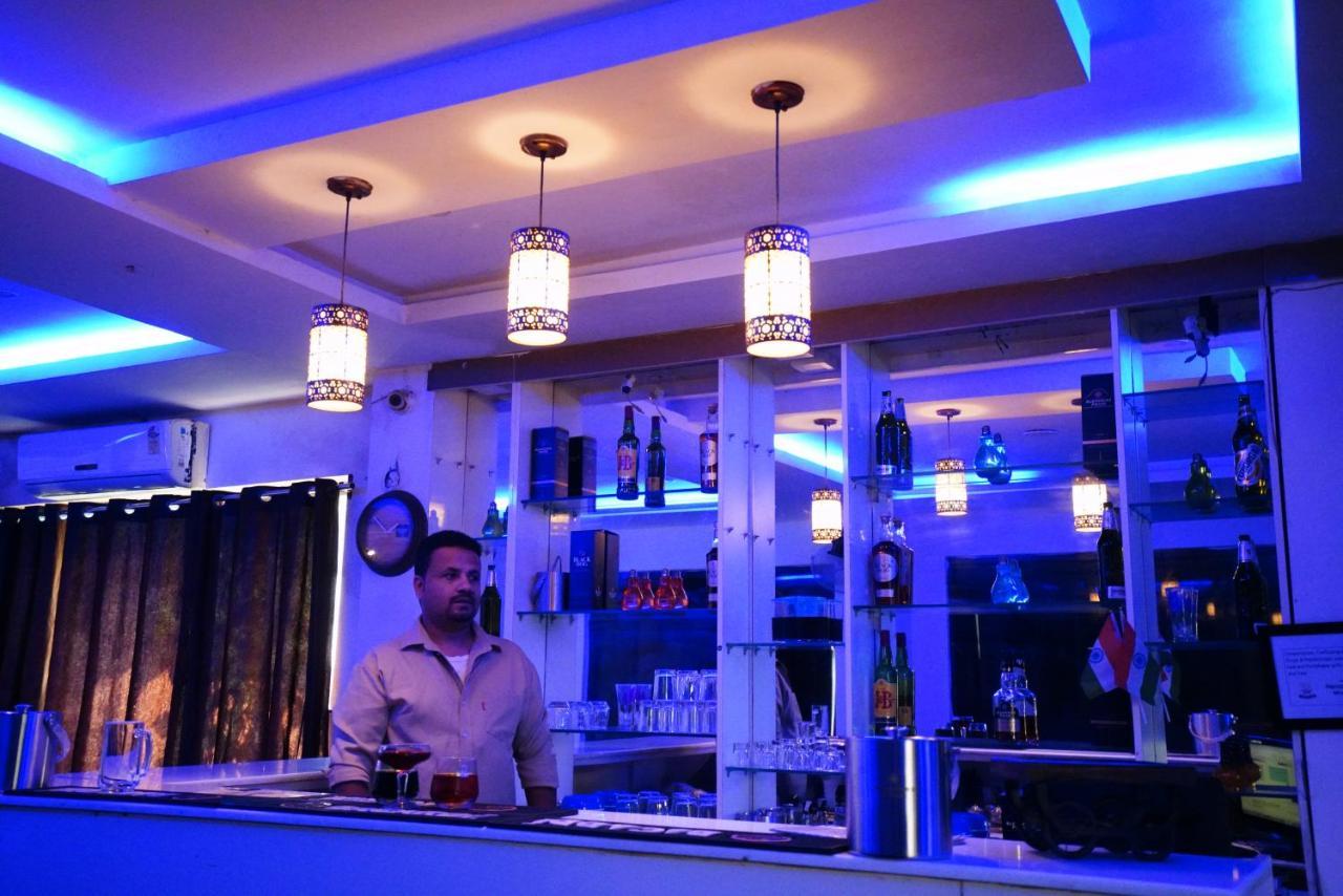 Hotel Gaurab Near Paltan Bazaar デヘラードゥーン エクステリア 写真