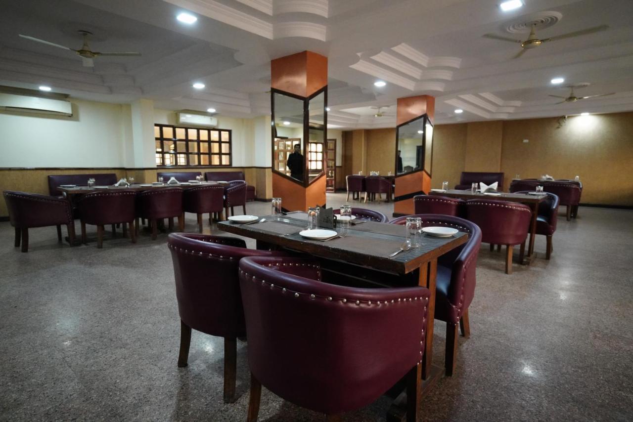 Hotel Gaurab Near Paltan Bazaar デヘラードゥーン エクステリア 写真