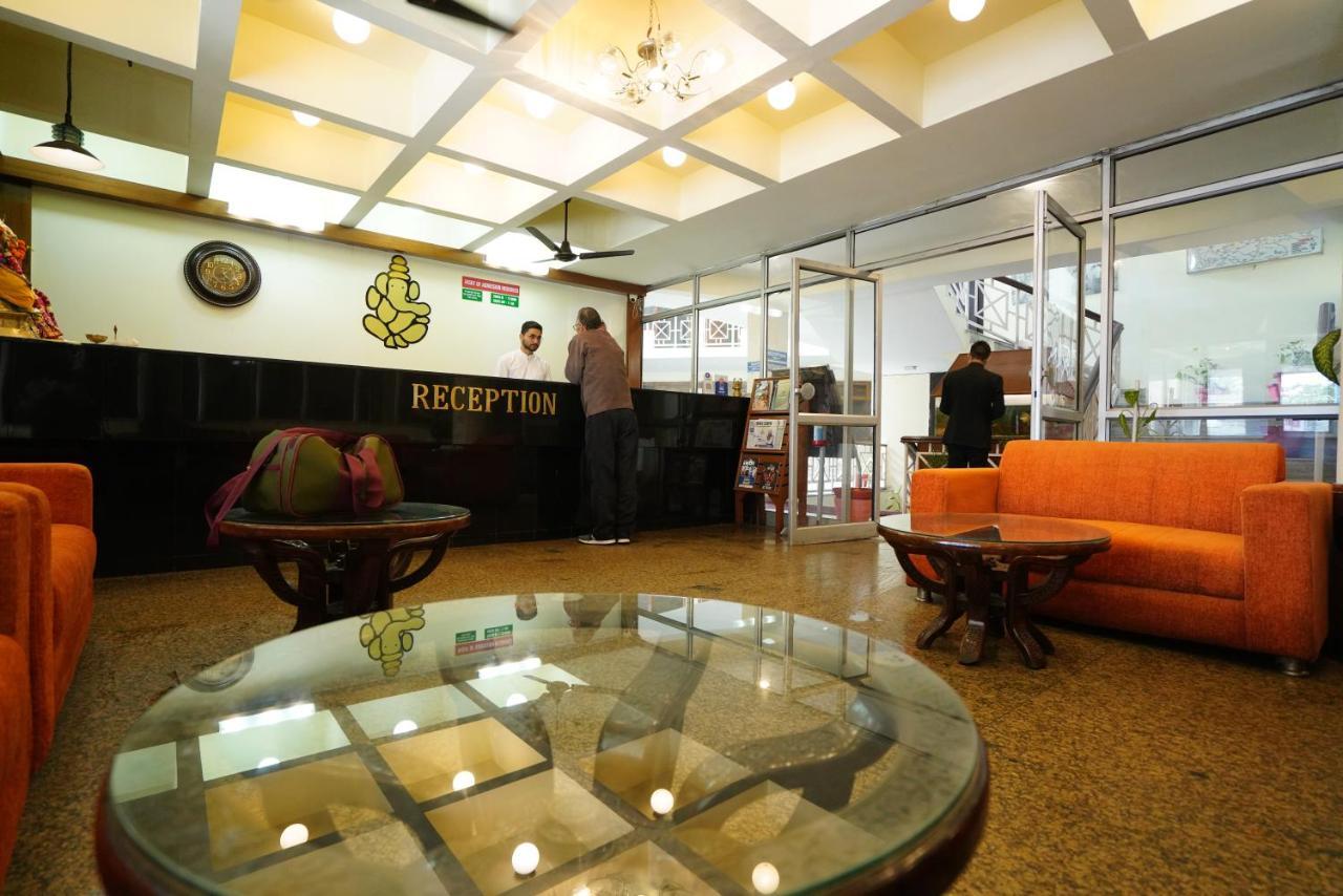 Hotel Gaurab Near Paltan Bazaar デヘラードゥーン エクステリア 写真