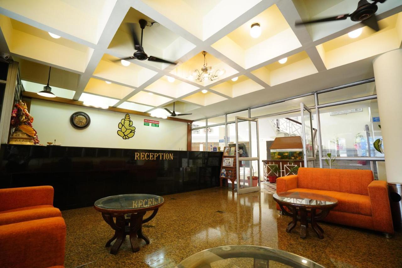 Hotel Gaurab Near Paltan Bazaar デヘラードゥーン エクステリア 写真