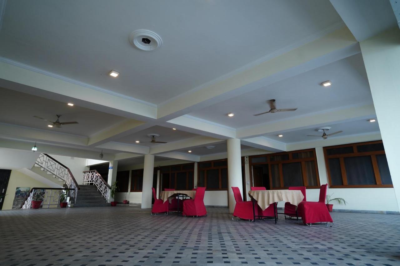Hotel Gaurab Near Paltan Bazaar デヘラードゥーン エクステリア 写真