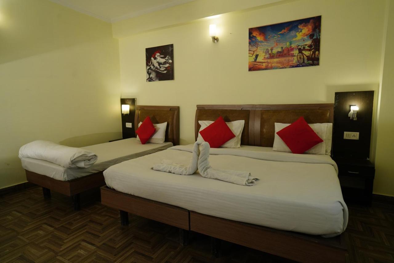 Hotel Gaurab Near Paltan Bazaar デヘラードゥーン エクステリア 写真